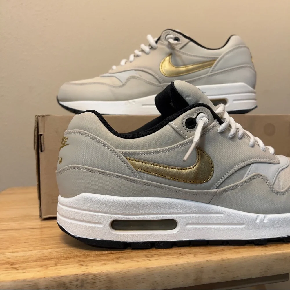 Nike Air Max 1 Premium QS Gold Trophy - Picture 2 of 9